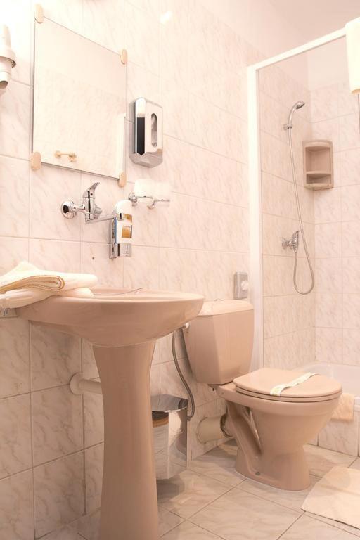 Penzion Pod Hradom Trenčín Екстериор снимка